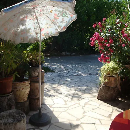 Leucate,dans La Verdure,studio Caverne En Pierre Dans Propriete Securisee Apartment Leucate