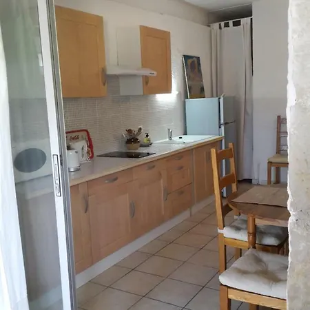 Leucate,dans La Verdure,studio Caverne En Pierre Dans Propriete Securisee Leucate