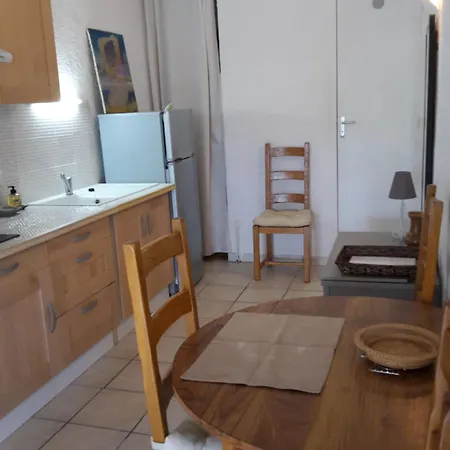 Leucate,dans La Verdure,studio Caverne En Pierre Dans Propriete Securisee * Leucate