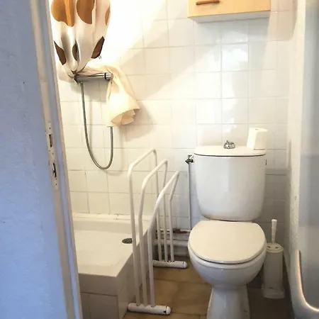 Apartment Leucate,dans La Verdure,studio Caverne En Pierre Dans Propriete Securisee Leucate