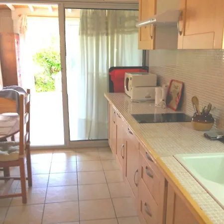 Leucate,dans La Verdure,studio Caverne En Pierre Dans Propriete Securisee