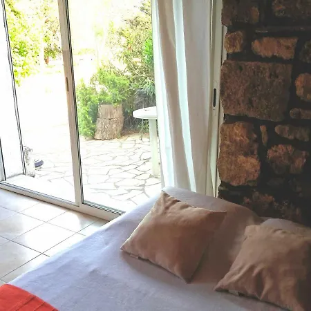 Leucate,dans La Verdure,studio Caverne En Pierre Dans Propriete Securisee Apartamento