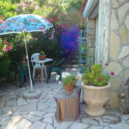 Leucate,dans La Verdure,studio Caverne En Pierre Dans Propriete Securisee Apartment