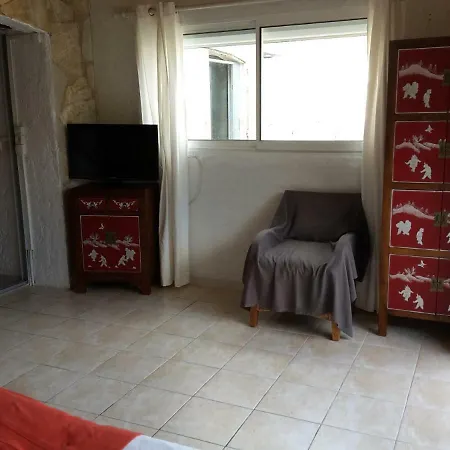 Apartment Leucate,dans La Verdure,studio Caverne En Pierre Dans Propriete Securisee