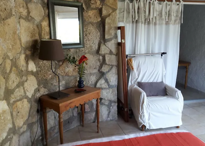 Apartment Leucate,dans La Verdure,studio Caverne En Pierre Dans Propriete Securisee *