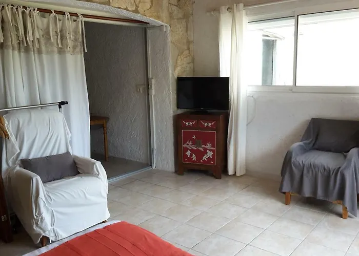 Leucate,dans La Verdure,studio Caverne En Pierre Dans Propriete Securisee * לאוקאט