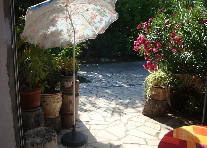 Leucate,dans La Verdure,studio Caverne En Pierre Dans Propriete Securisee דירה לאוקאט