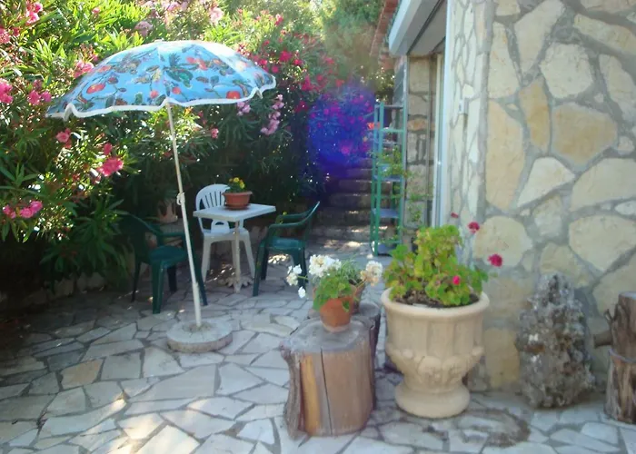 Leucate,dans La Verdure,studio Caverne En Pierre Dans Propriete Securisee Apartment